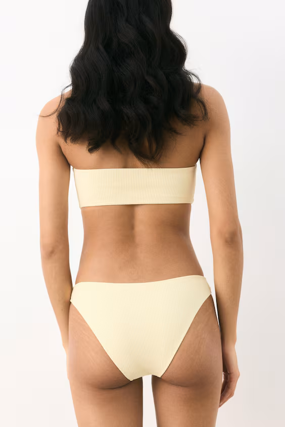 Пикантные бикини-плавки