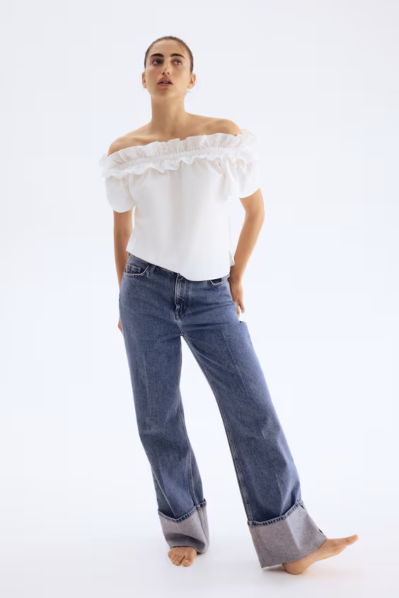 Блузка с обнаженными плечами и со складками