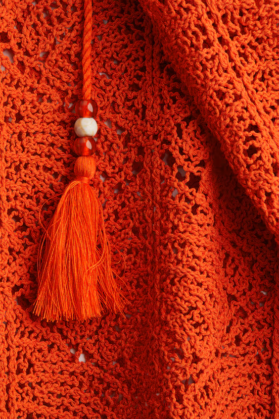 Платье на бретелях в стиле крючком