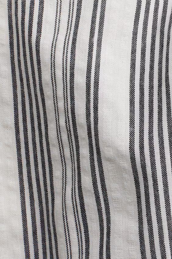 Топ с квадратным вырезом и узкими эластичными бретелями