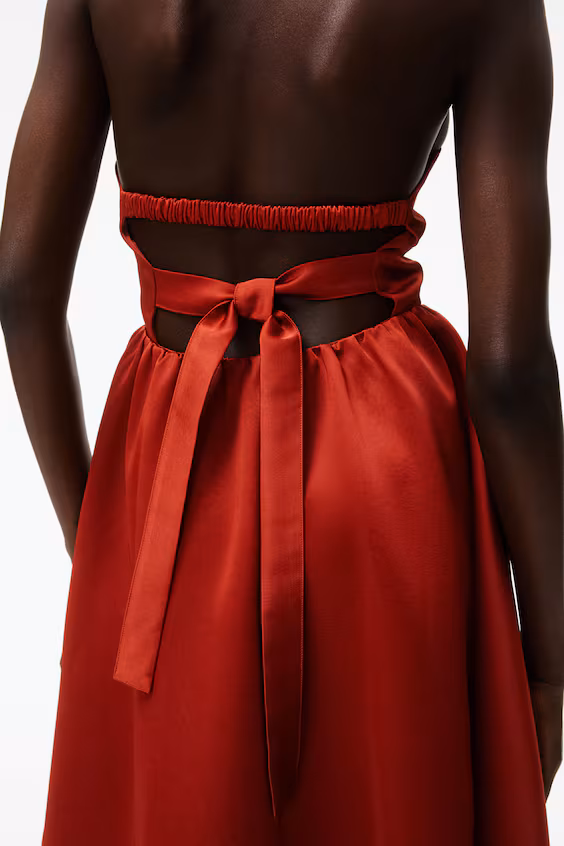 Платье с гипюровым лифом и объемной юбкой