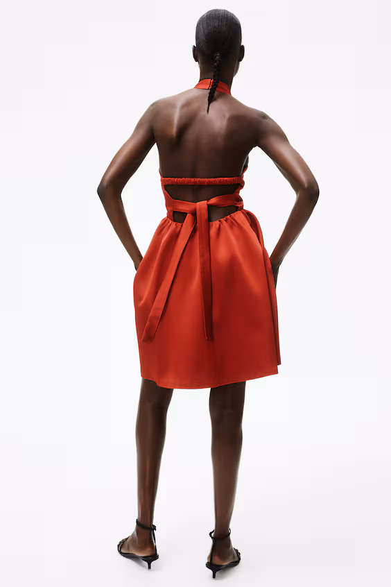 Платье с гипюровым лифом и объемной юбкой