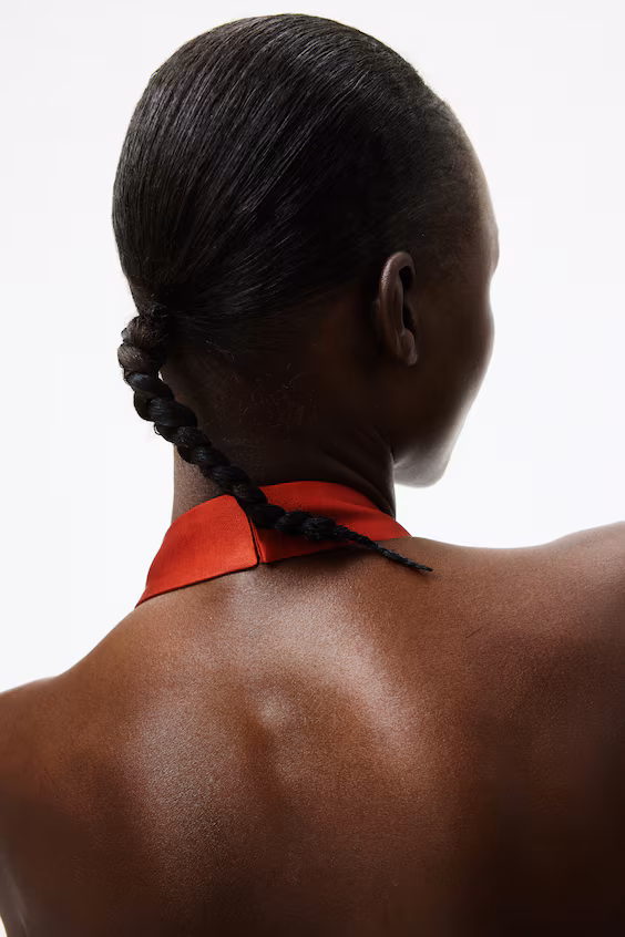 Платье с гипюровым лифом и объемной юбкой