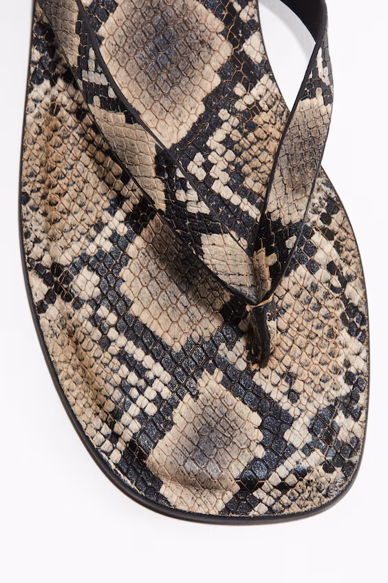 Шлепанцы из кожи с открытым носком