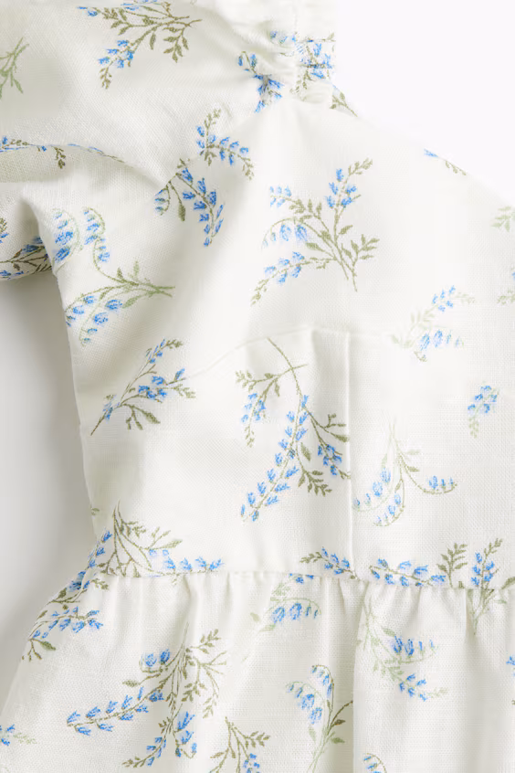 Платье с набитыми плечами