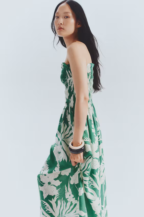 Платье с бретельками и сборкой смок на теле