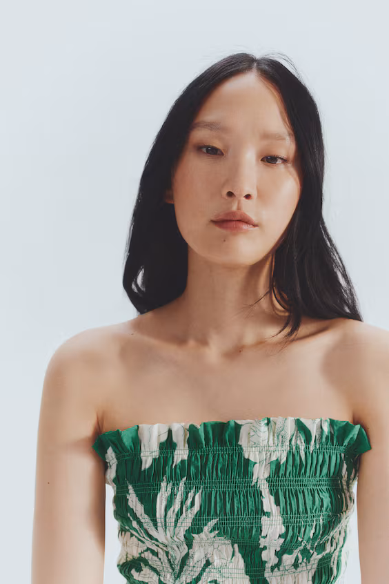 Платье с бретельками и сборкой смок на теле