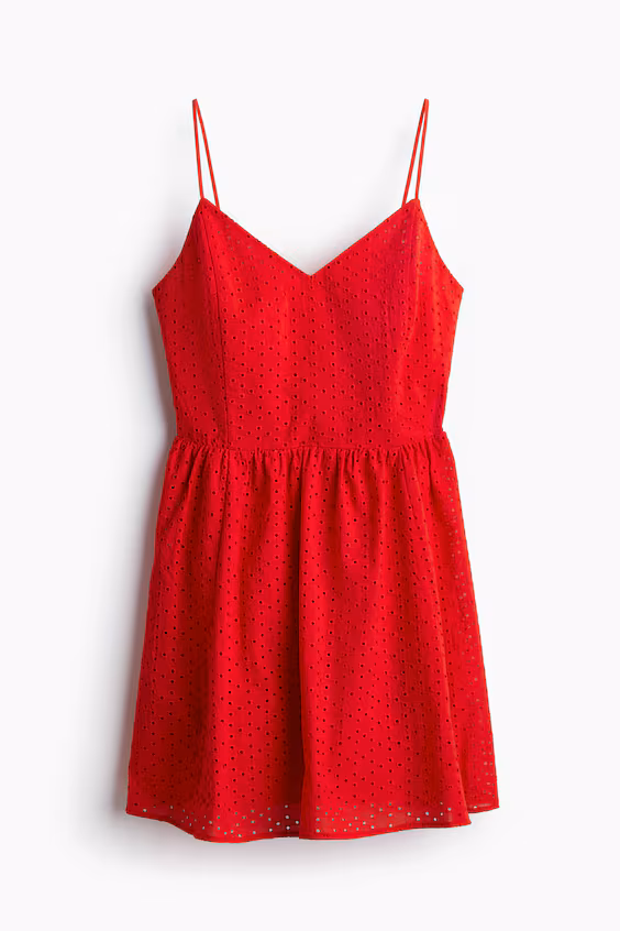 Платье с бретельками и английской вышивкой