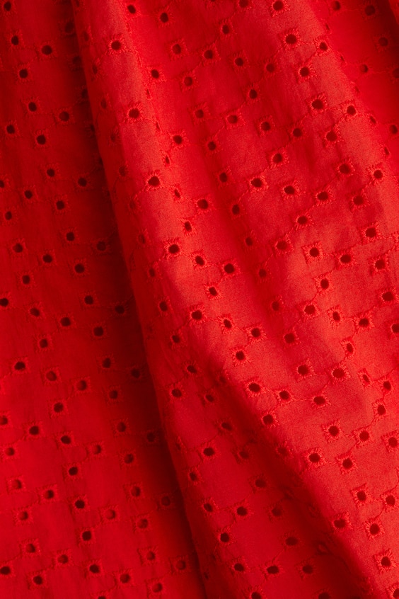 Платье с бретельками и английской вышивкой