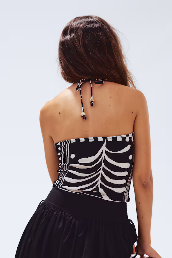 Короткий топ с запахом на шее