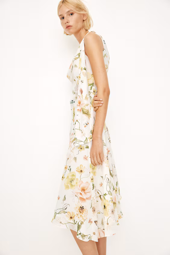 Платье с драпированным вырезом