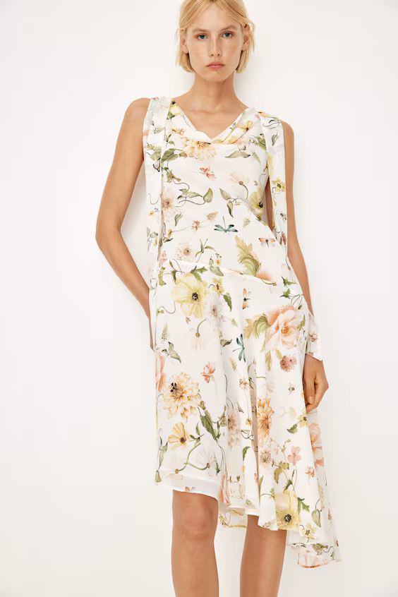 Платье с драпированным вырезом