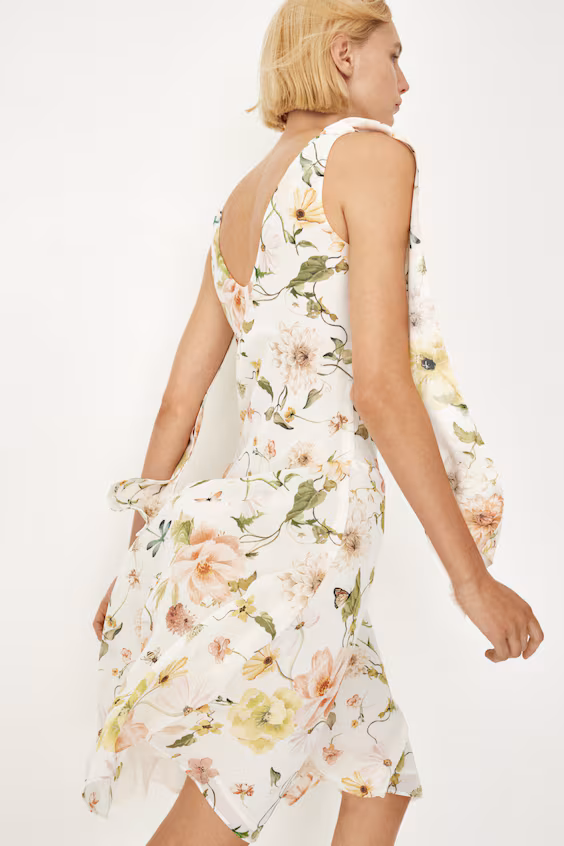 Платье с драпированным вырезом