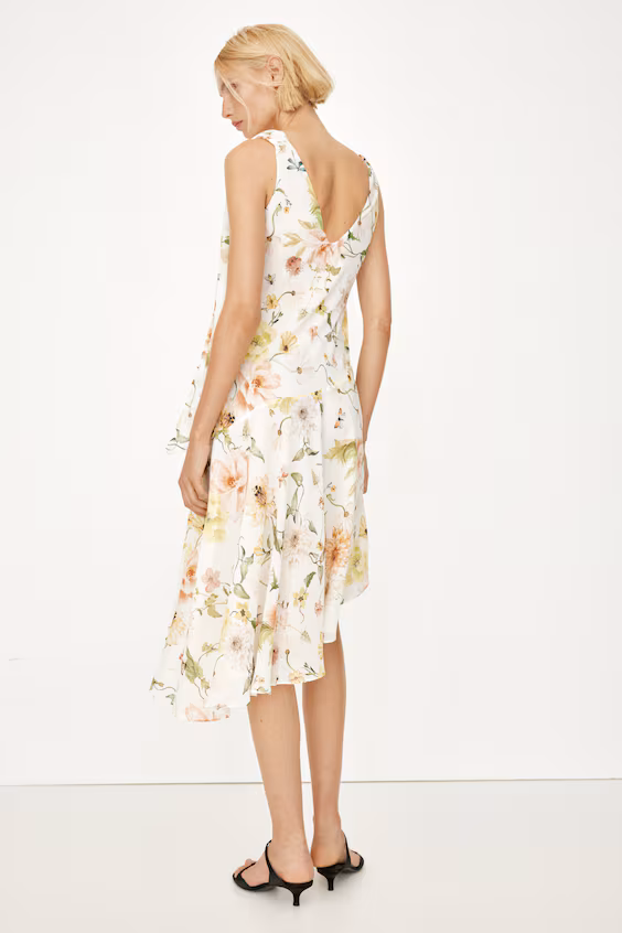 Платье с драпированным вырезом