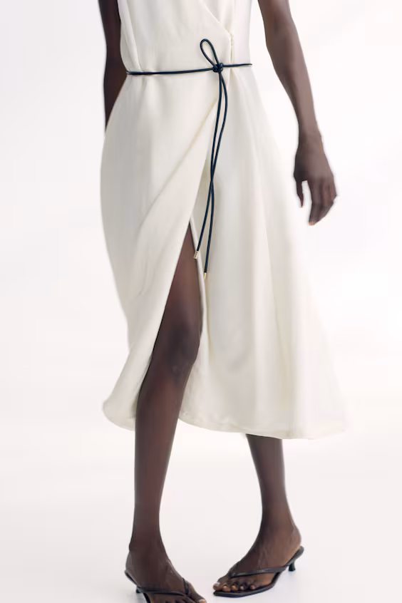 Платье с поясом