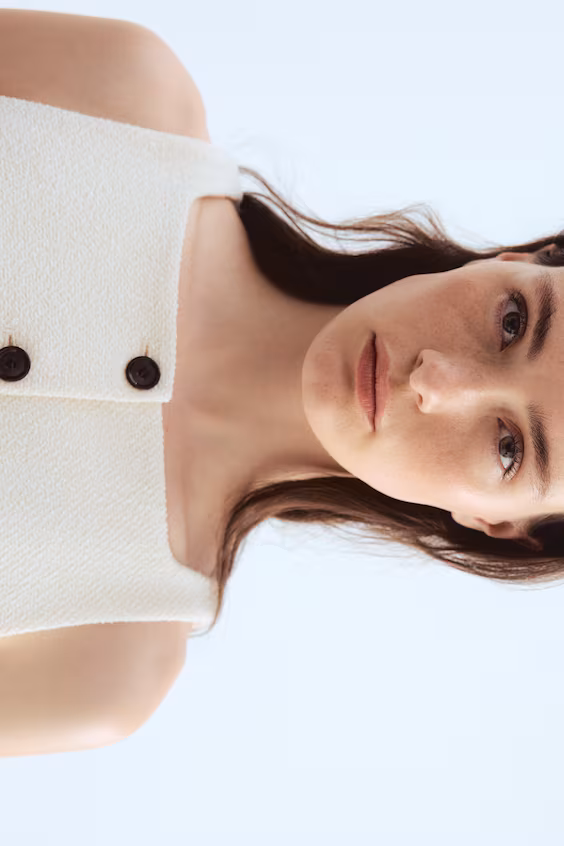 Платье с квадратным вырезом