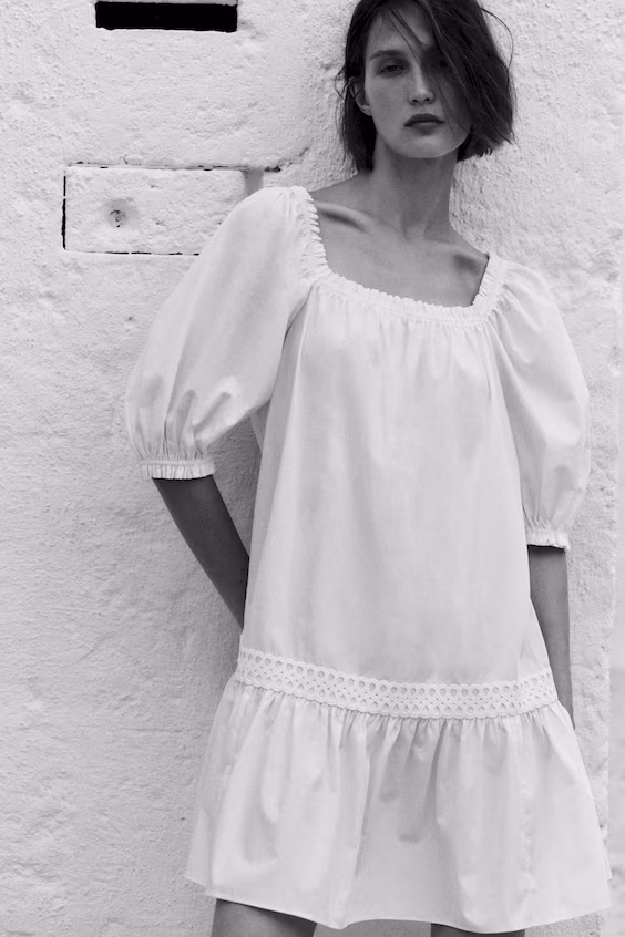 Платье из поплина с воланами на рукавах