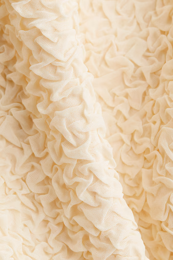 Платье на тонких бретелях с абалоновым эффектом