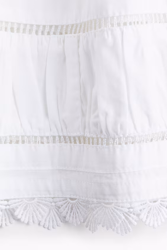 Юбка с вышитым краем