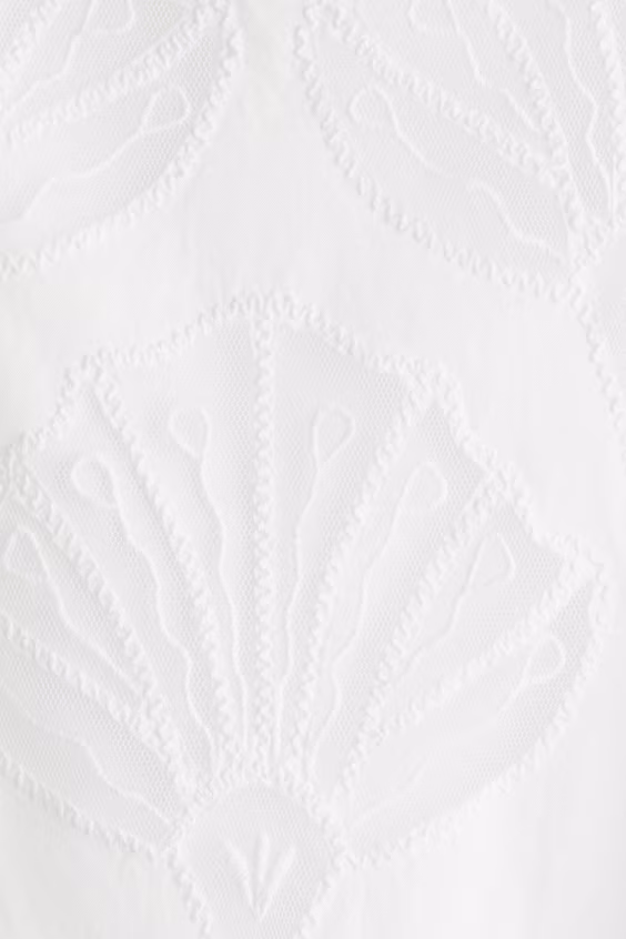 Платье с бретельками и вышивкой