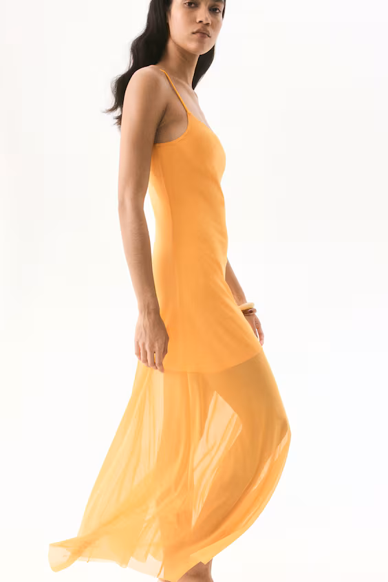 Платье-сарафан на тонких бретелях из сетки