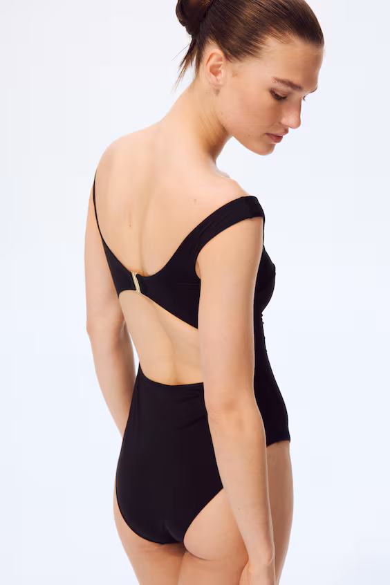 Купальник с поролоном и открытой спиной