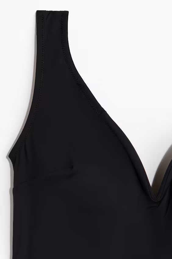 Купальник с поролоном и открытой спиной