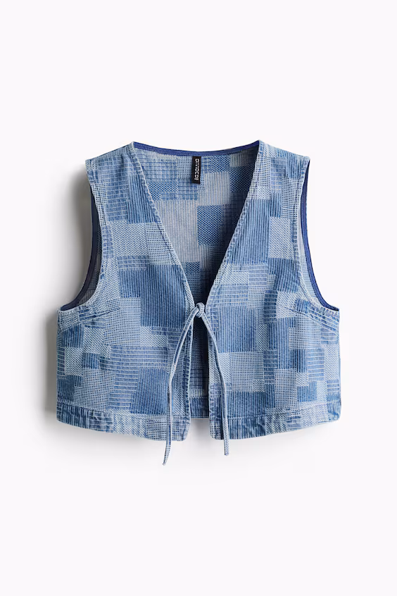 Жилет из джинсы с эффектом пэчворк