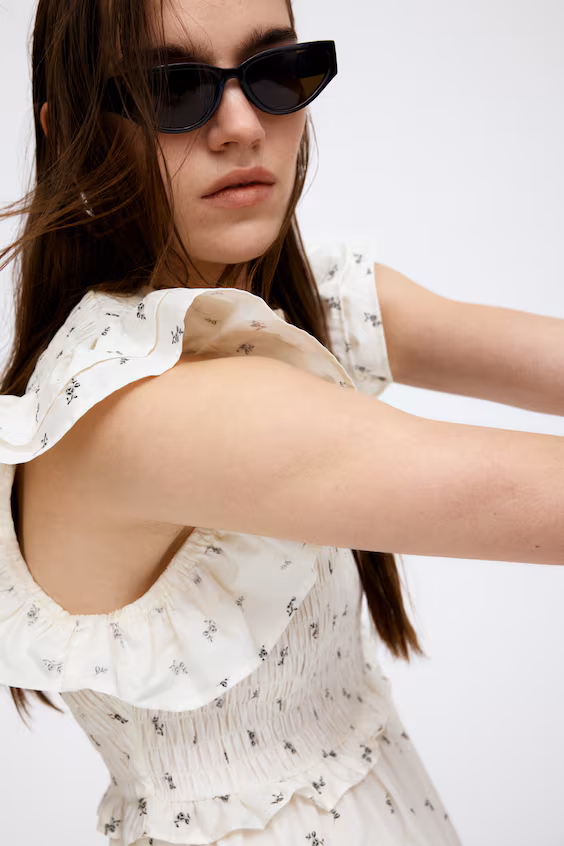 Платье из поплина с оборками на рукавах