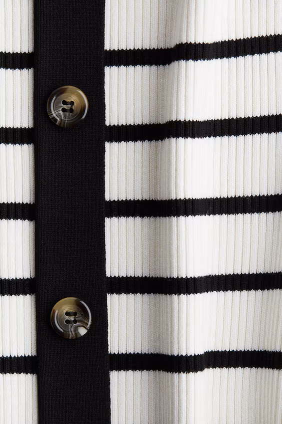 Платье из рубчиковой ткани с пуговицами спереди