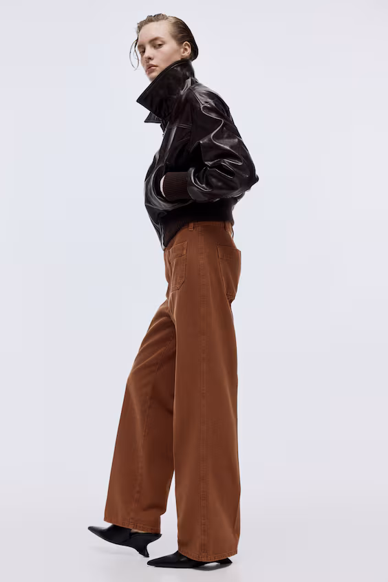 Прямые джинсы с высокой посадкой