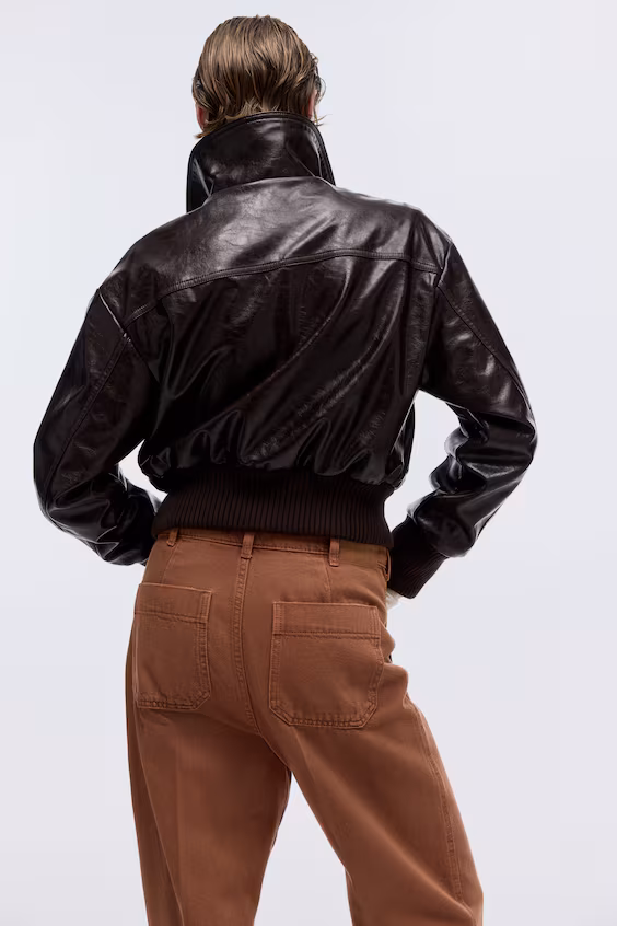 Прямые джинсы с высокой посадкой