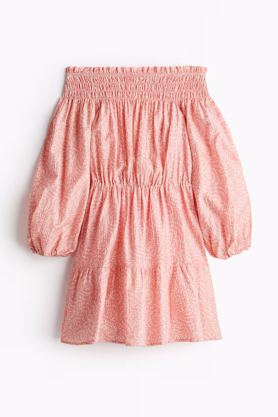 Платье с открытыми плечами