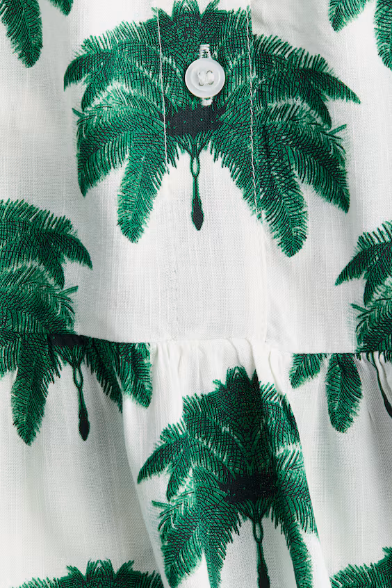 Платье с воротником оборками