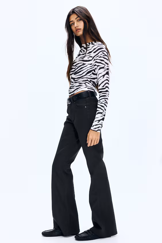 Джинсы с расклешенным низом