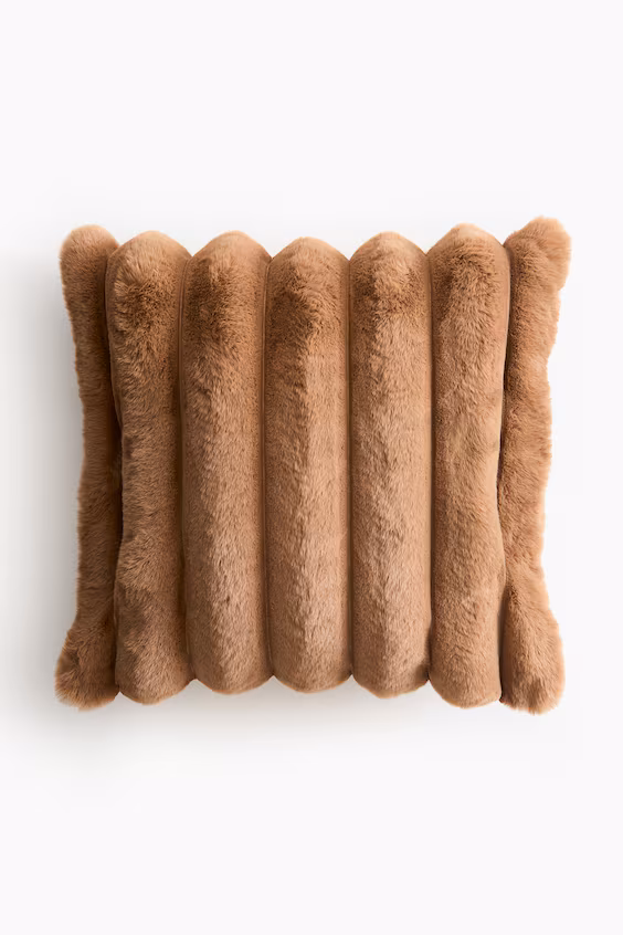 Пушистая подушка на подушке h&m