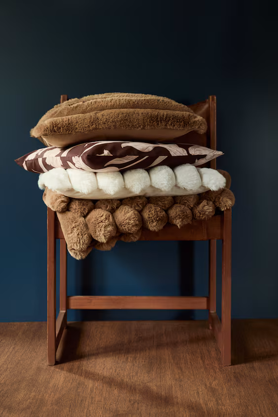 Пушистая подушка на подушке h&m