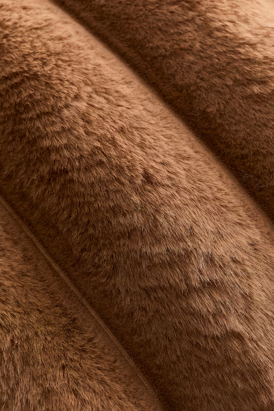 Пушистая подушка на подушке h&m