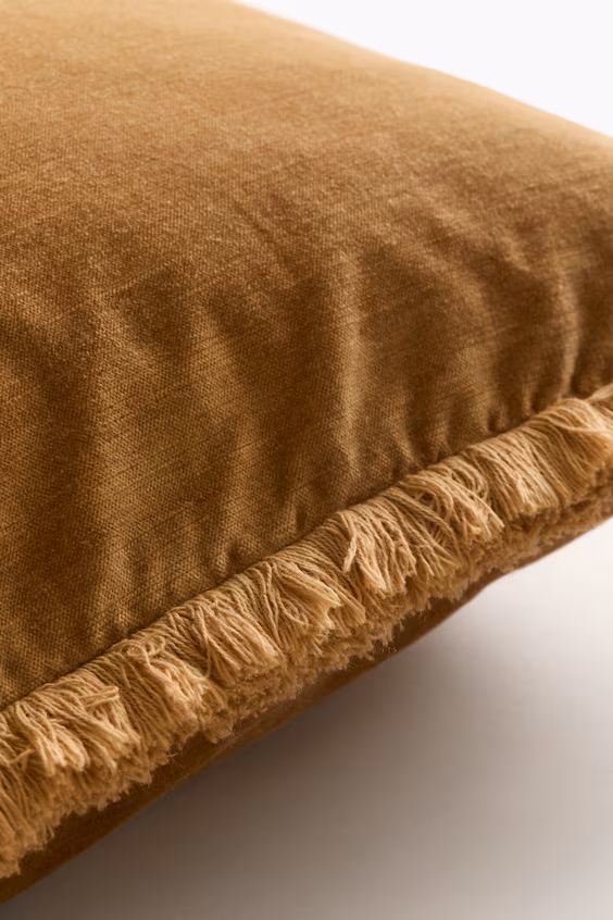 Capa подушки из вельвета с бахромой