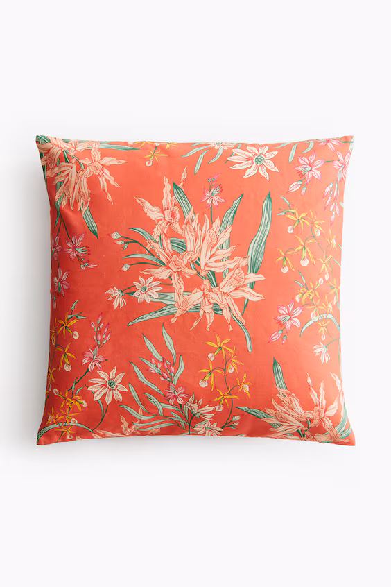 Наволочка для подушки на улице