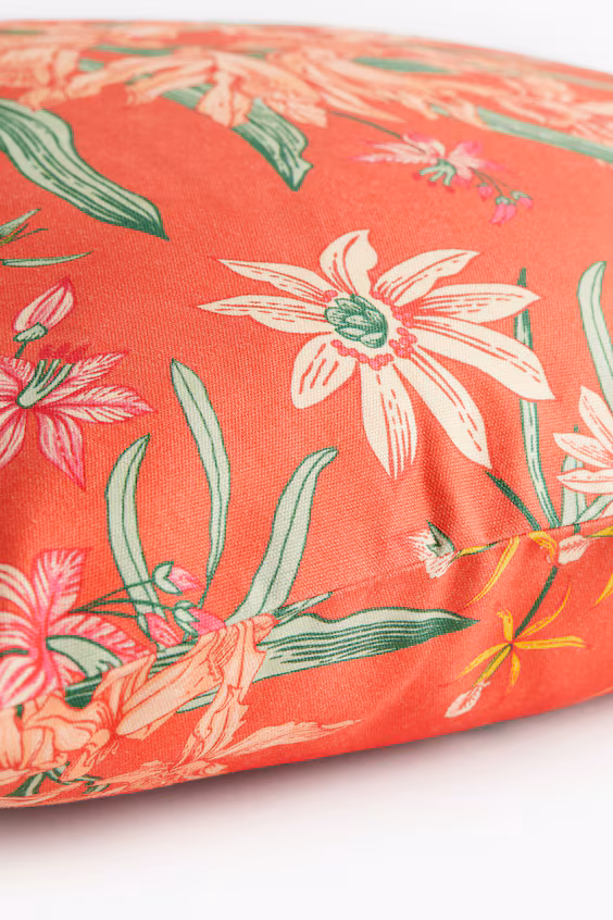 Наволочка для подушки на улице