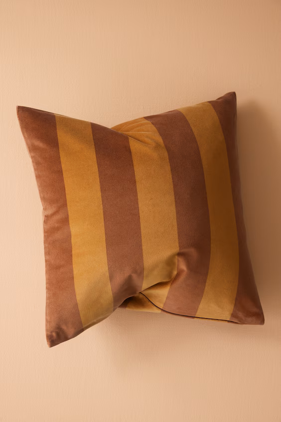 Подушка из велюра в полоску