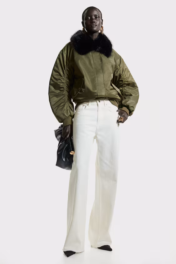 Джинсы с высокой посадкой и широкими штанинами