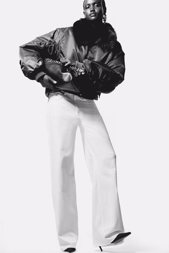 Джинсы с высокой посадкой и широкими штанинами