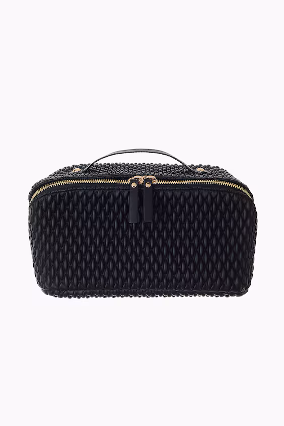 Косметичка в форме квадрата с объемной стежкой