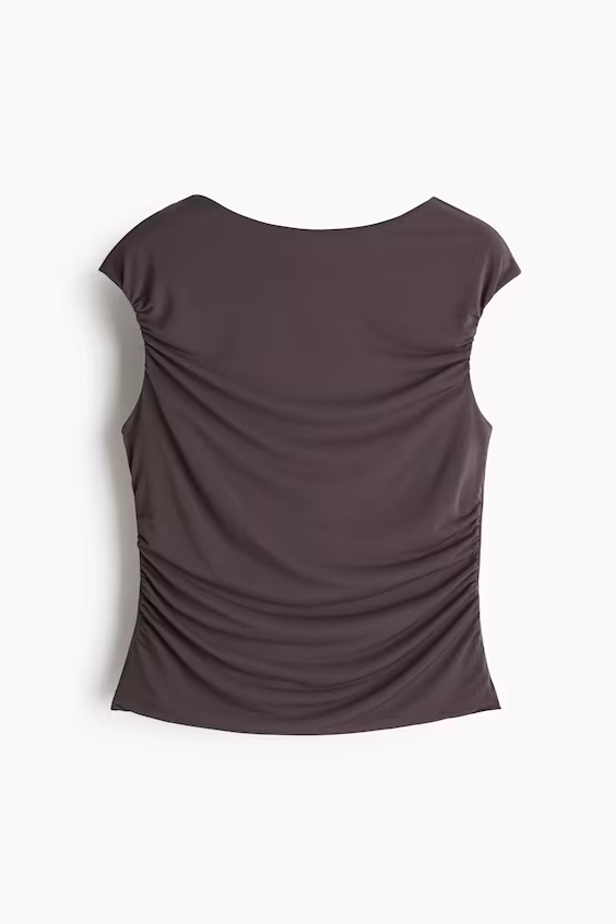 Свитер с драпировкой и рукавами, покрывающими плечи