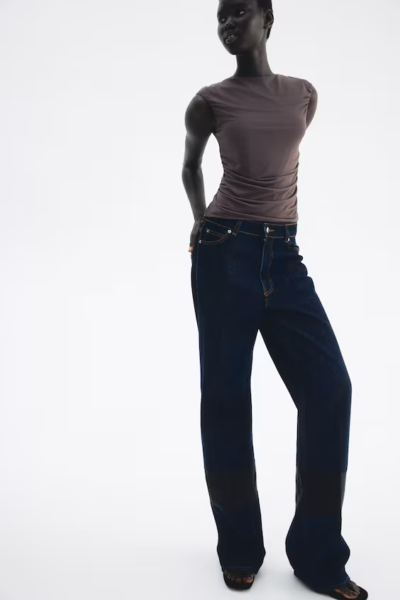 Свитер с драпировкой и рукавами, покрывающими плечи