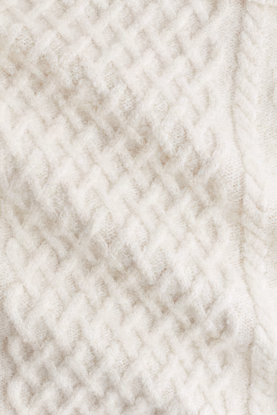 Свитер с обнаженными плечами