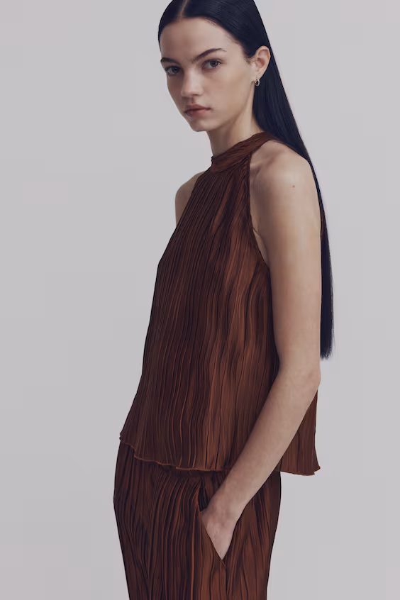 Топ без рукавов с морщинами