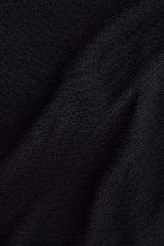 Платье с открытыми плечами